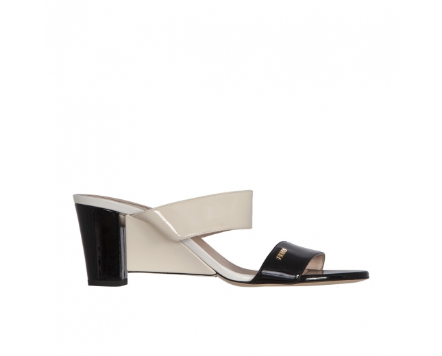 Fendi Sandalias Charol Negro y Blanco 40